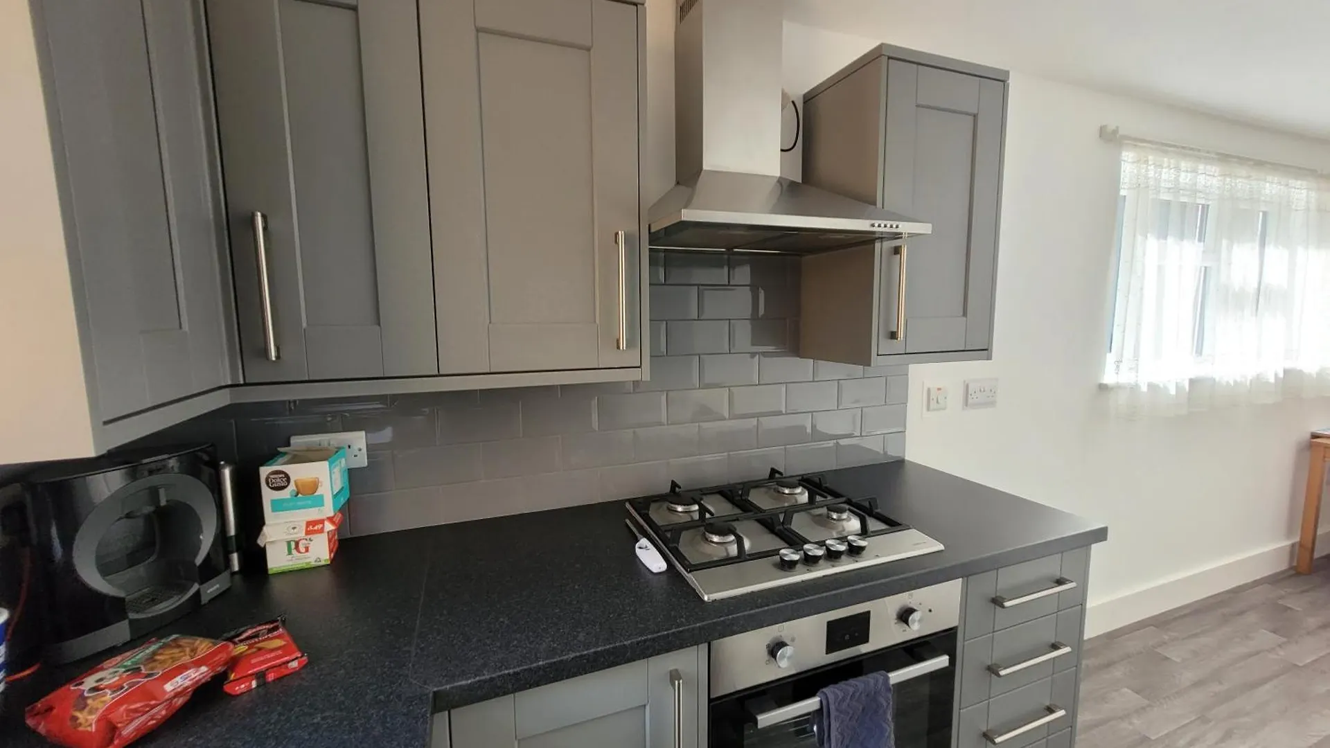 Lovely 2-Bed Fully Refurbished House In London Villa