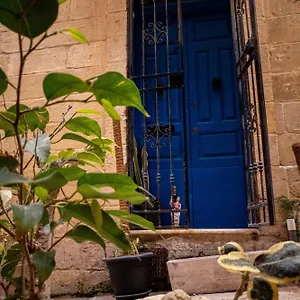 blue-door.hotelssaintjulians.com/