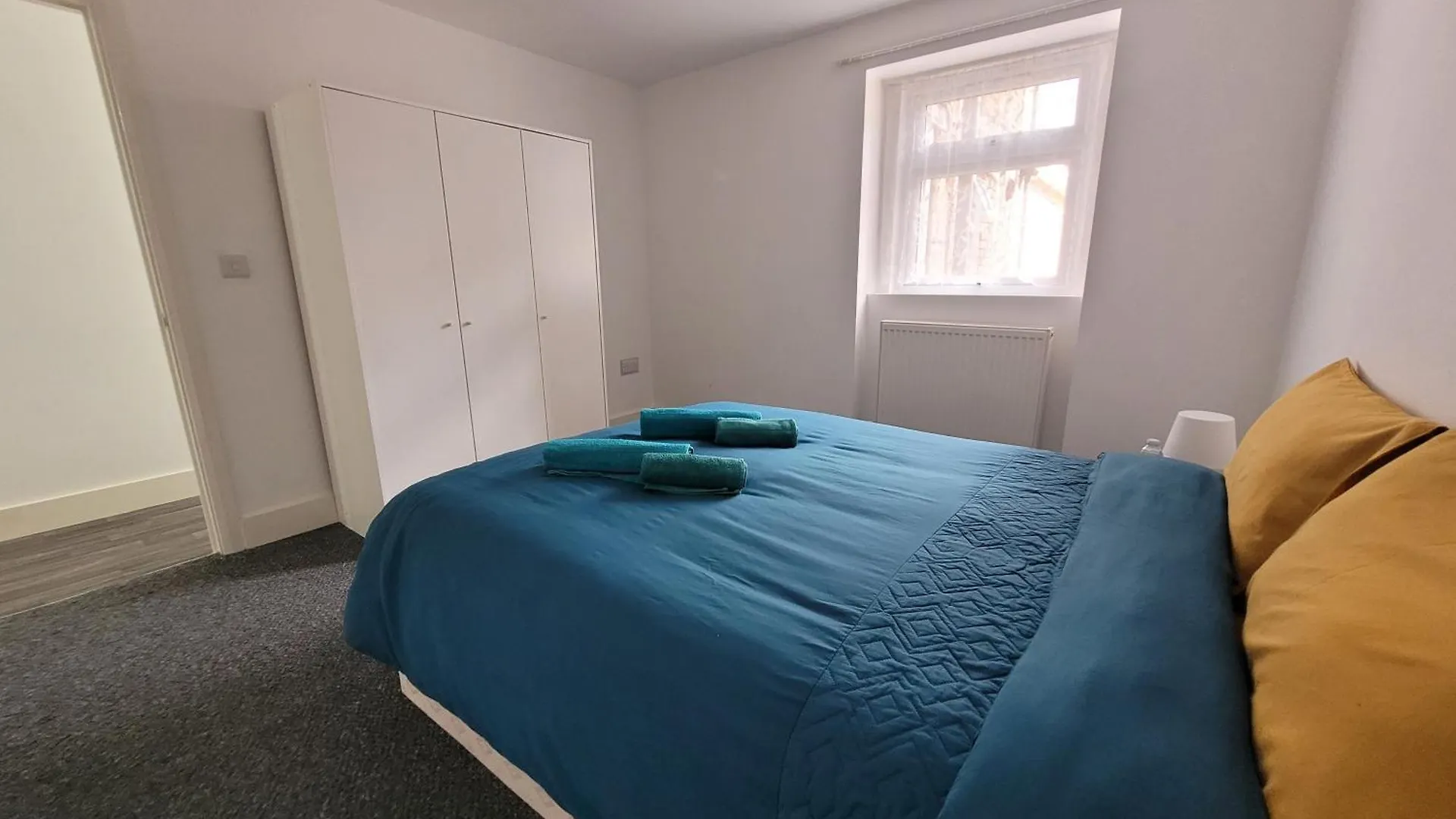 Holiday home Lovely 2-Bed Fully Refurbished House In London Villa