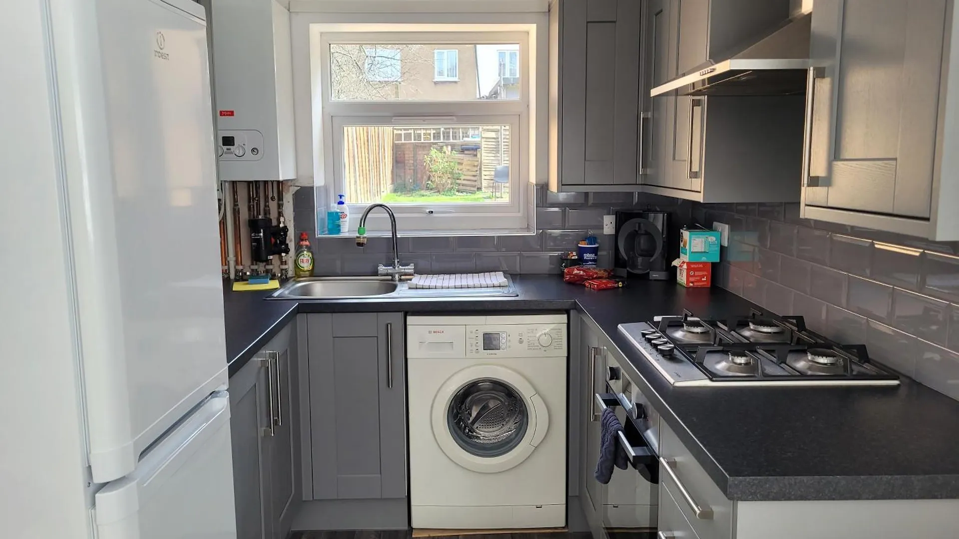 Lovely 2-Bed Fully Refurbished House In London Villa 0*,
